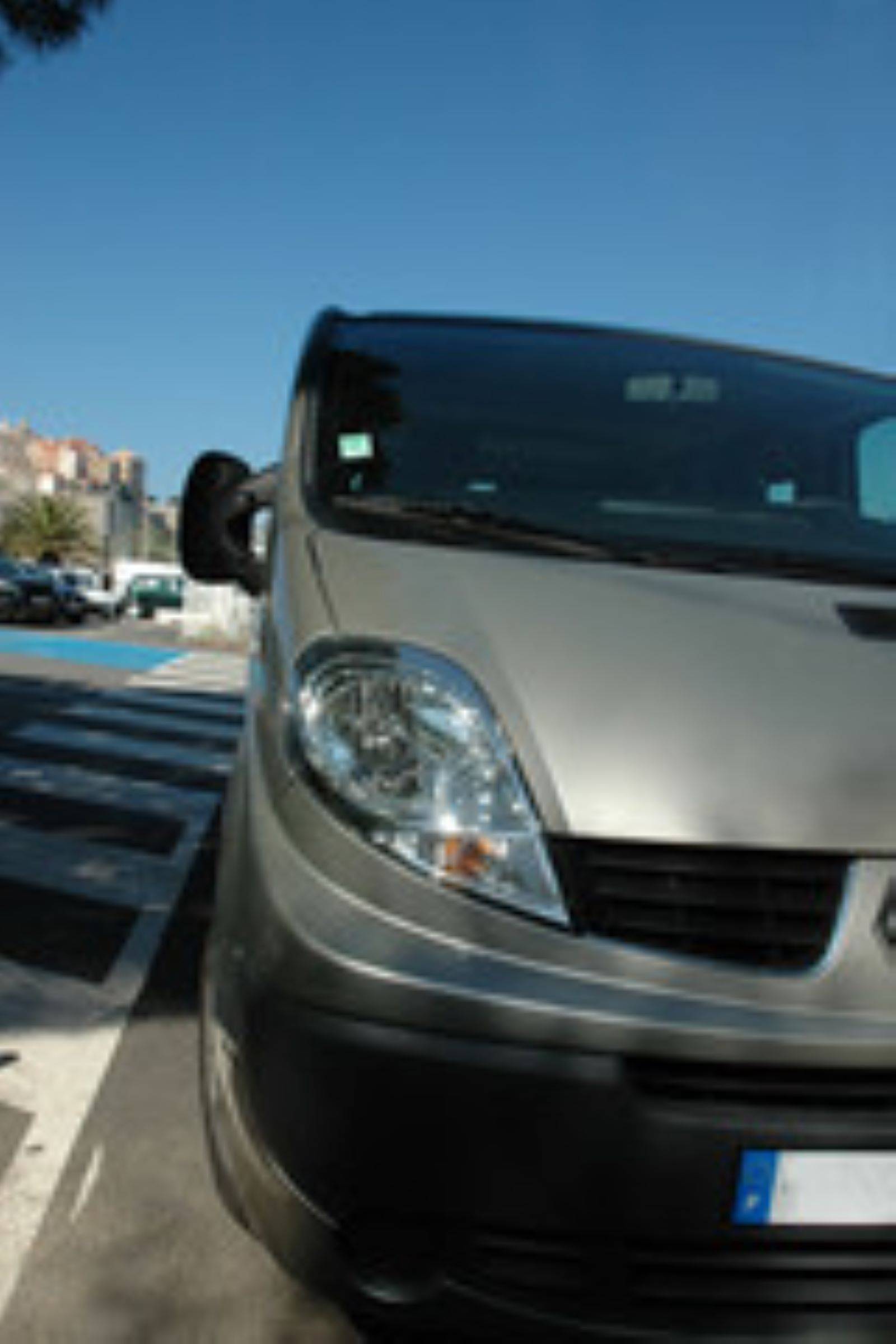 Garage automobile pour réparation carrosserie sur véhicule utilitaire à Cagnes sur Mer